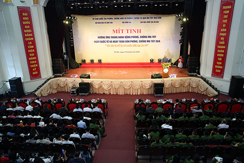 Quang cảnh lễ mít tin