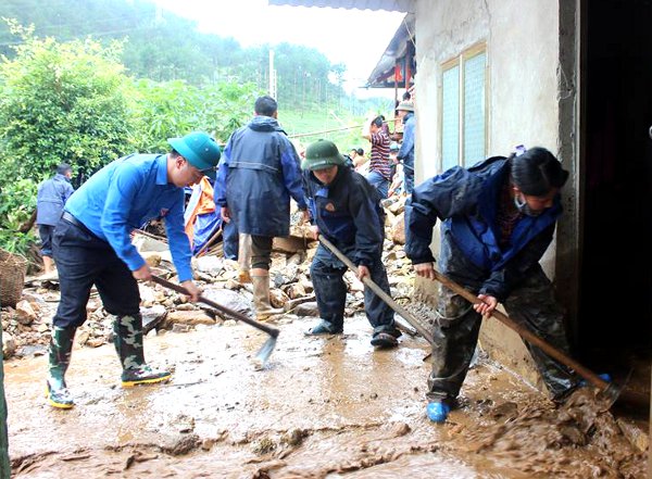 Tuổi trẻ Lai Châu tích cực tham gia khắc phục hậu quả sau mưa lũ (2)
