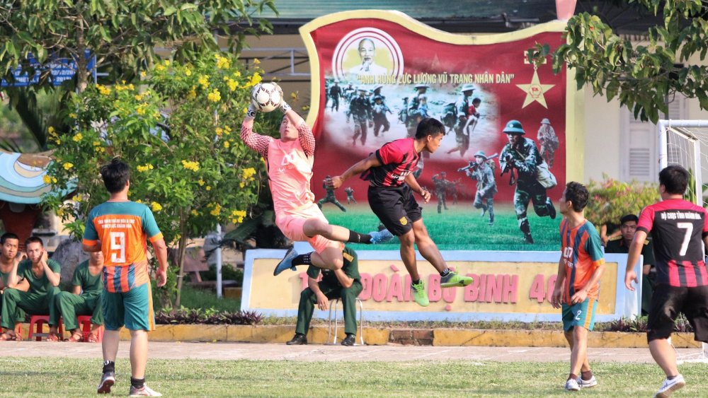 Sôi nổi giải bóng đá truyền thống quân sự tỉnh Khánh Hòa