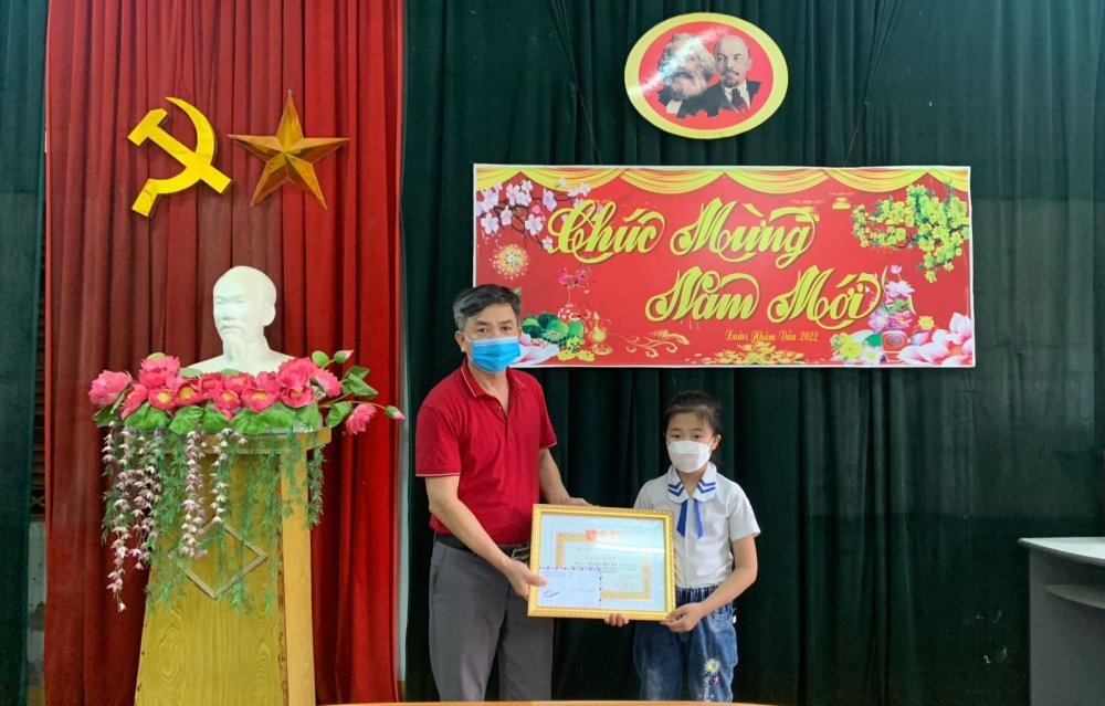 Tuyên Quang: Học sinh lớp 3 trả lại hơn 16 triệu đồng cho người đánh rơi