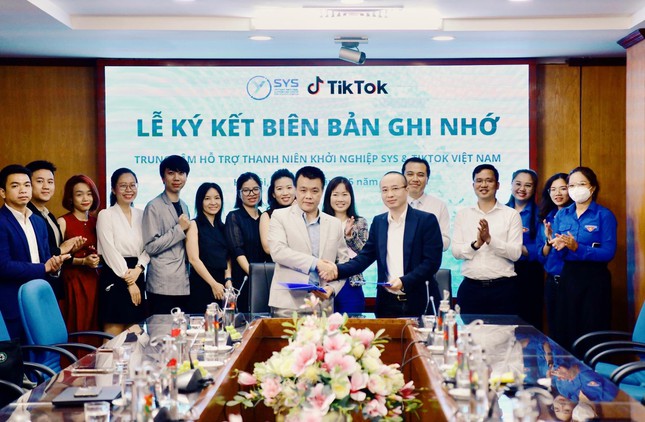 Hợp tác nâng cao năng lực kinh doanh số cho 20 triệu thanh niên Việt Nam