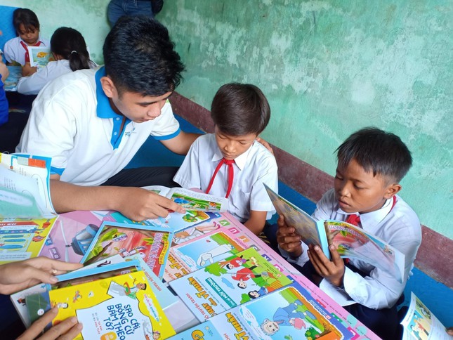 Chàng trai 10x ấp ủ mong muốn mang hơn 10.000 cuốn sách miễn phí đến với trẻ em khó khăn