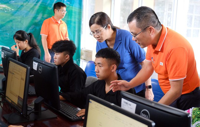 Tặng 1.000 máy tính cho học sinh Hà Giang