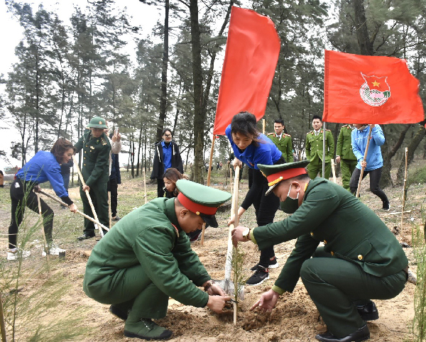 Hà Tĩnh: Đoàn viên thanh niên hưởng ứng Tết trồng cây
