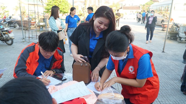 Người trẻ Thừa Thiên - Huế góp hơn 400 đơn vị máu trong ngày 'Chủ nhật đỏ'