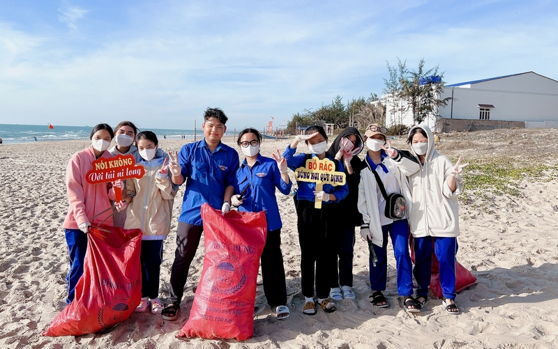 Tuổi trẻ Bình Thuận đồng loạt tổ chức các hoạt động vệ sinh môi trường