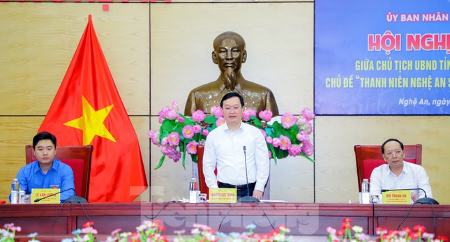 Chủ tịch UBND tỉnh Nghệ An đối thoại với thanh niên về sáng tạo khởi nghiệp, lập nghiệp