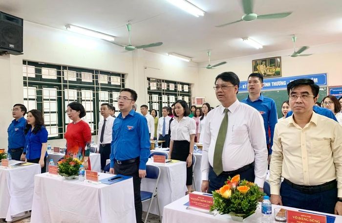 Hai học sinh THPT đầu tiên của quận Thanh Xuân được kết nạp Đảng