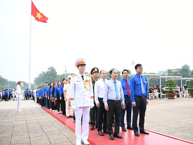 420 đại biểu dự Đại hội Thanh niên tiên tiến làm theo lời Bác báo công và viếng Lăng Chủ tịch Hồ Chí Minh