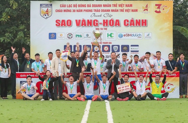 Gần 500 doanh nhân trẻ dự giải thể thao kỷ niệm 30 năm phong trào Doanh nhân trẻ Việt Nam