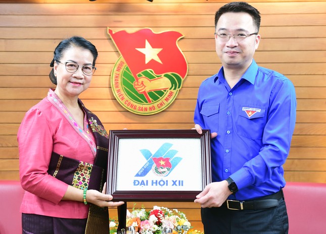 Bí thư Trung ương Đoàn Nguyễn Tường Lâm tiếp nguyên cán bộ Trung ương Đoàn TNNDCM Lào