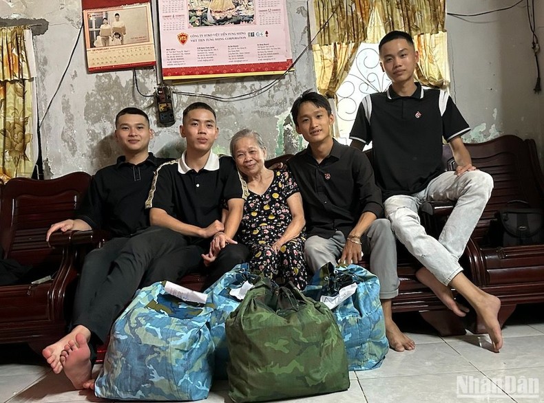 3 anh em ruột ở Đà Nẵng cùng lên đường nhập ngũ