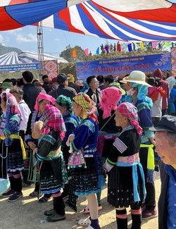 Đặc sắc văn hóa Mông qua lễ hội Gầu Tào