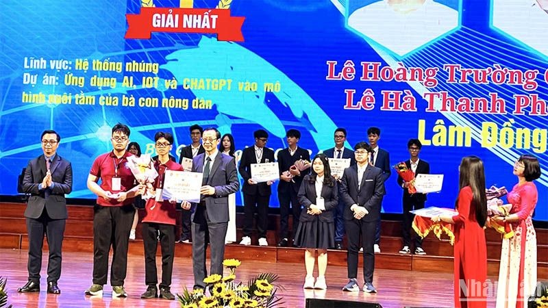 Học sinh huyện vùng xa Lâm Đồng đoạt giải Nhất tại cuộc thi khoa học-kỹ thuật cấp quốc gia học sinh trung học
