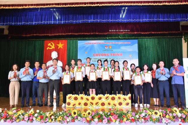 Hà Tĩnh tuyên dương 13 'Chiến sĩ nhỏ Điện Biên'