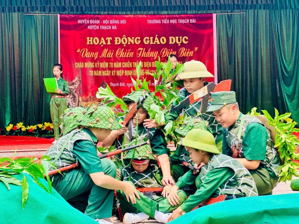 Thiếu nhi Hà Tĩnh tự hào làm 'chiến sĩ nhỏ Điện Biên'