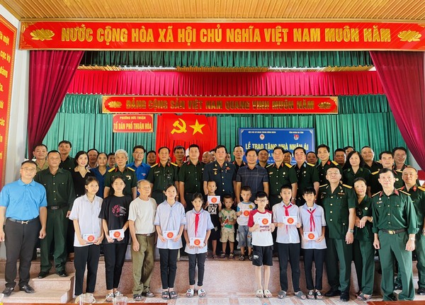 Hội Cựu chiến binh Cơ quan Trung ương Đoàn trao tặng 2 căn nhà ở Hà Tĩnh