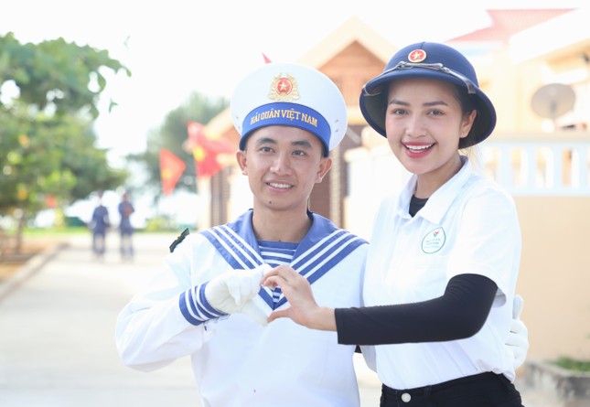 Hoa hậu Ngọc Châu: 'Yêu quê hương, yêu Tổ quốc mình vô cùng'