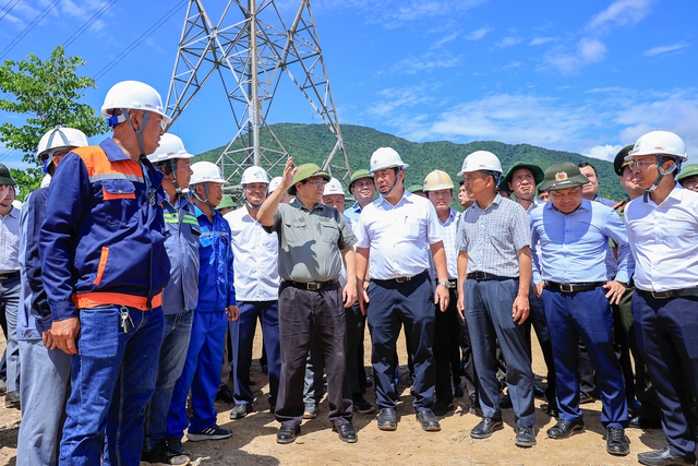 Thủ tướng biểu dương các đơn vị vượt mọi khó khăn, nỗ lực thi công công trình đường dây 500 kV mạch 3