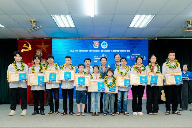 Học sinh lớp 4 giành giải nhất Hội thi Tin học trẻ