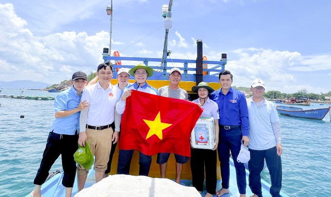 Sinh viên Bình Định, Đồng Nai với hành trình biển, đảo tại Cù Lao Xanh