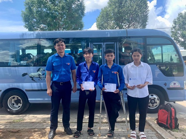 Thanh niên tình nguyện Tiếp sức mùa thi ở Kon Tum, Huế, Lạng Sơn