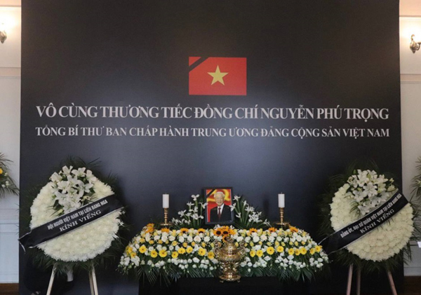 Thanh niên, sinh viên Việt Nam tại Nga tưởng niệm Tổng Bí thư Nguyễn Phú Trọng