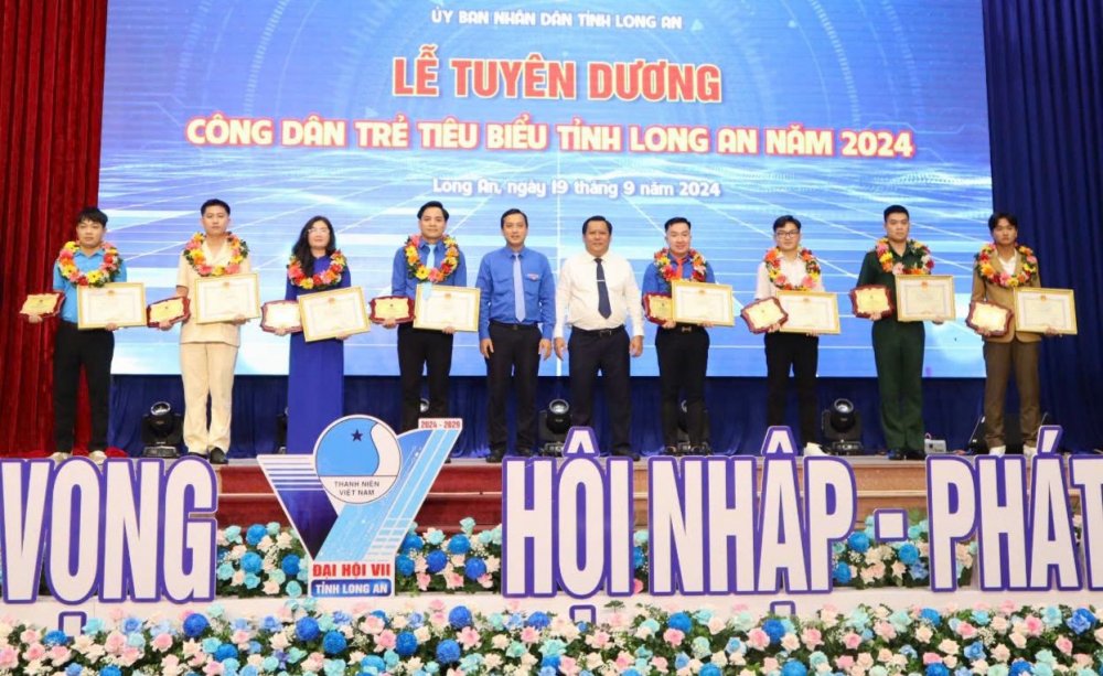 Long An tuyên dương 9 công dân trẻ tiêu biểu