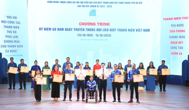 22 thanh niên tiêu biểu nhận giải '15 tháng 10', 'Thanh niên sống đẹp'