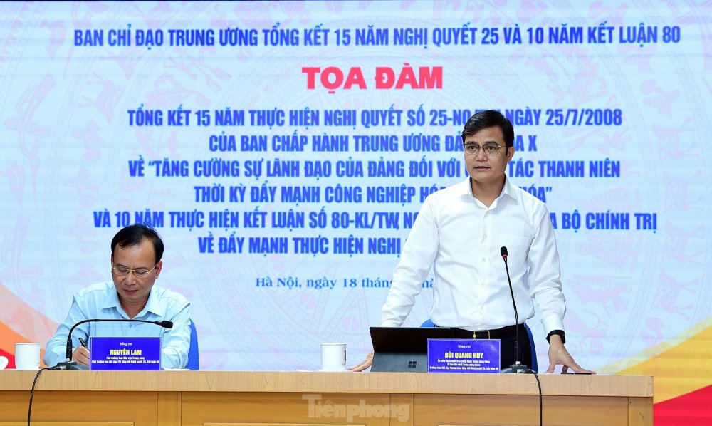 'Bằng cấp ghê gớm, nhưng không kỹ năng thì chỉ có thể... bán kem trước cổng nhà máy'