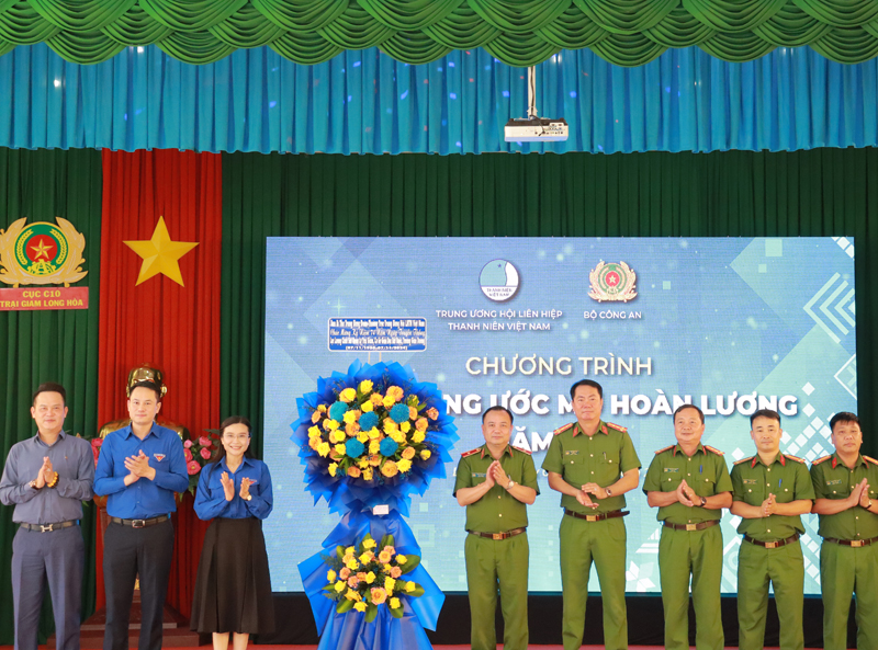 “Thắp sáng ước mơ hoàn lương” cho phạm nhân ở độ tuổi thanh niên