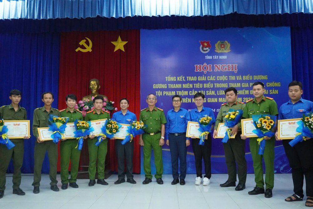 Tây Ninh: Tổng kết trao giải các cuộc thi và tuyên dương thanh niên tiêu biểu trong tham gia phòng, chống tội phạm không gian mạng