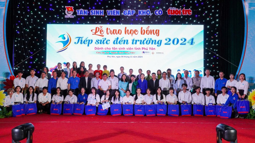 Phú Yên: Trao 160 suất học bổng “Tiếp sức đến trường” năm 2024 cho tân sinh viên và học sinh có hoàn cảnh khó khăn 