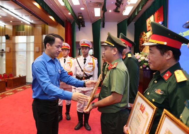 Thanh niên Công an và Quân đội đẩy mạnh học tập, làm theo Bác