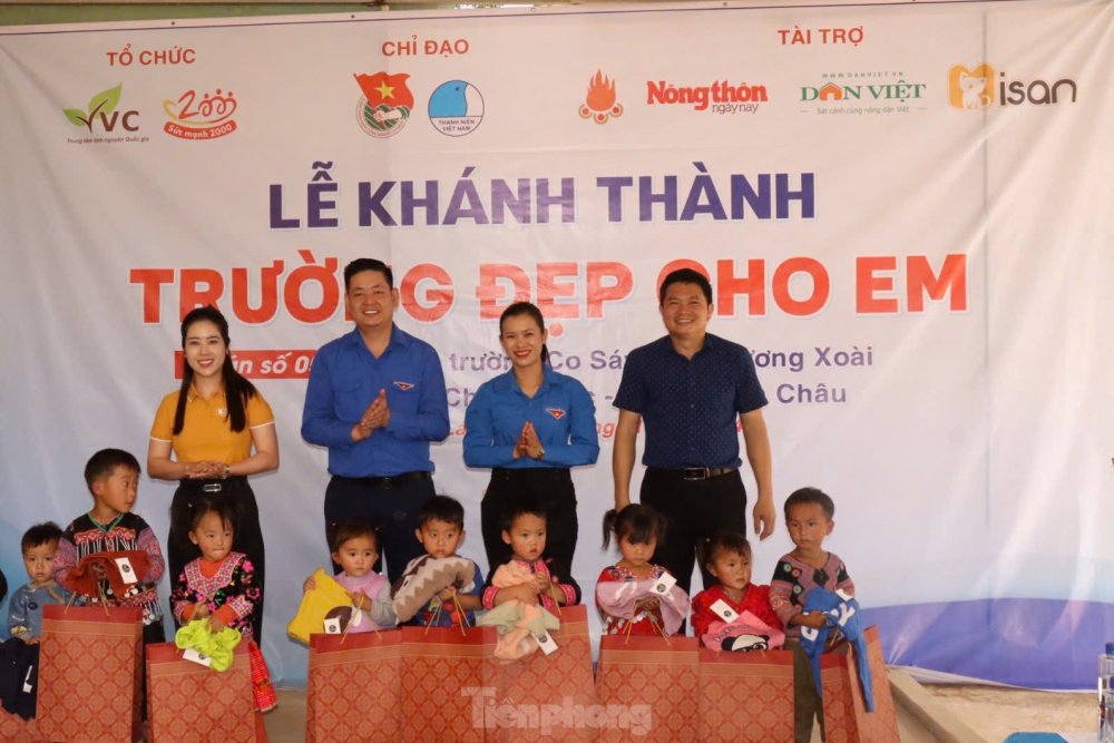 Mang lớp học khang trang đến bản vùng cao