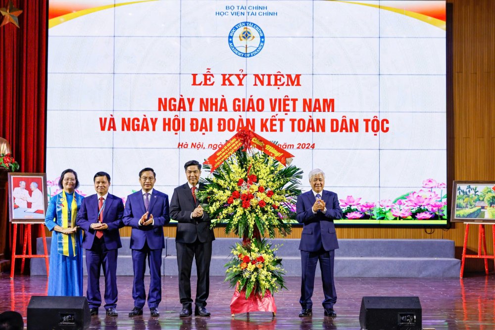 Chủ tịch UBMTTQ dự Lễ kỷ niệm ngày Nhà giáo Việt Nam và Ngày hội Đại đoàn kết toàn dân tộc năm 2024 tại Học viện Tài Chính