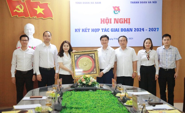 Tỉnh Đoàn Hà Nam và Thành Đoàn Hà Nội ký kết hợp tác giai đoạn 2024 - 2027