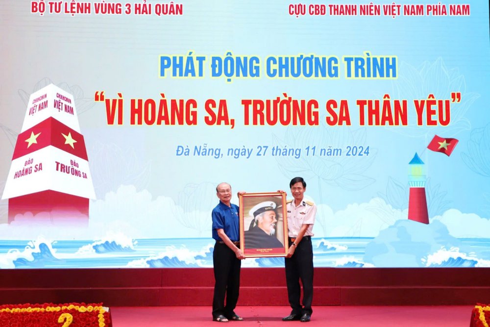 Vì Hoàng Sa, Trường Sa thân yêu