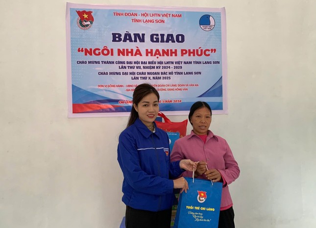 Trao nhà hạnh phúc cho trẻ nghèo xứ Lạng