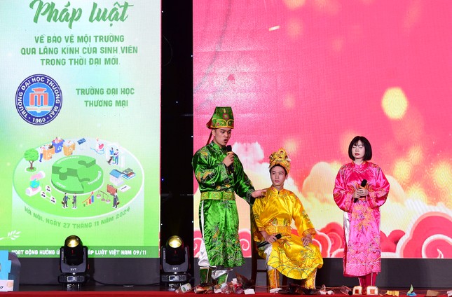 'Ngọc Hoàng, Táo quân' tuyên truyền pháp luật về bảo vệ môi trường