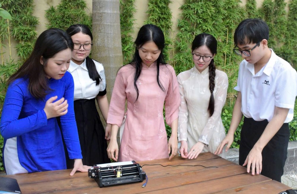 Máy in chữ nổi cho người khiếm thị
