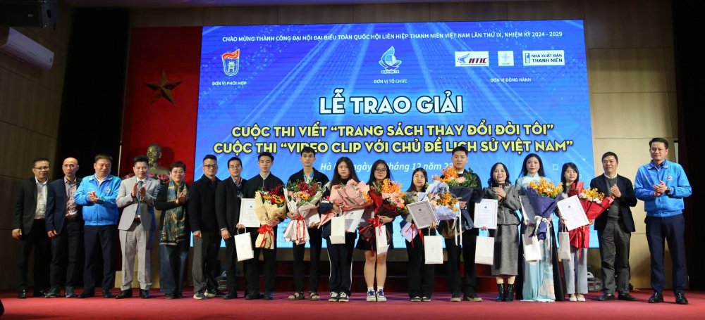 Trao giải Cuộc thi viết “Trang sách thay đổi đời tôi” và Video clip “Lịch sử Việt Nam” năm 2024