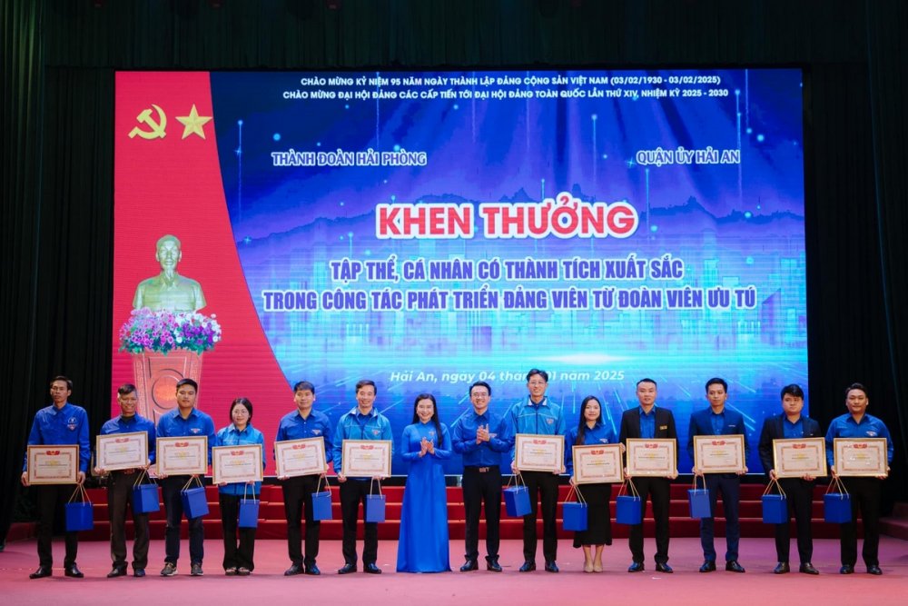 Thành Đoàn Hải Phòng gặp mặt 95 đảng viên trẻ tiêu biểu năm 2025