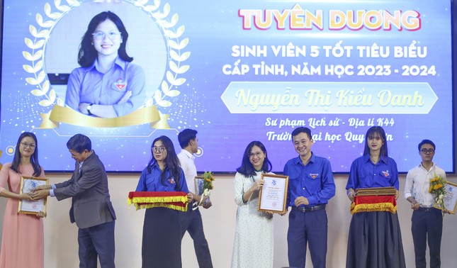 Bình Định tuyên dương Sinh viên 5 tốt và Học sinh 3 rèn luyện