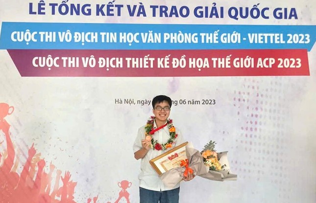 Nam sinh IT làm tủ thuốc thông minh chữa ‘bệnh’ quên uống thuốc