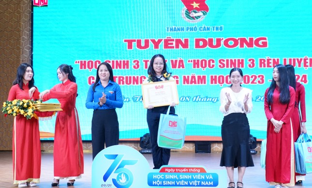 Cần Thơ trao 374 danh hiệu Sinh viên 5 tốt, Học sinh 3 rèn luyện