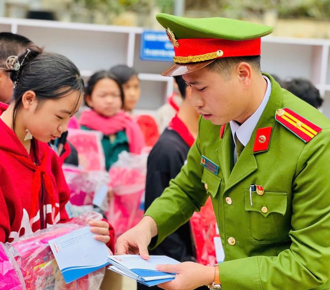 Mang hơi ấm tới vùng cao Nậm Ban