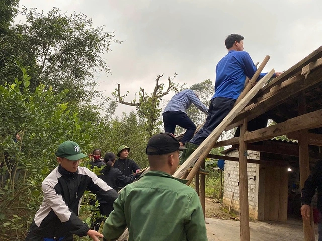 Góp 20.000 ngày công xóa nhà tạm, nhà dột nát