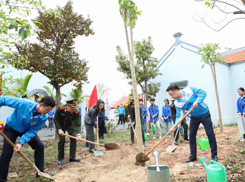 Bí thư T.Ư Đoàn, Chủ tịch Hội LHTN Việt Nam dự Lễ ra quân Tháng Thanh niên tại Bắc Giang