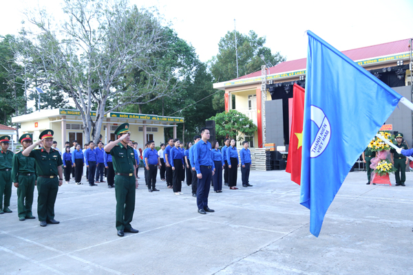 Linh thiêng Lễ chào cờ “Tôi yêu Tổ quốc tôi” tại Đồn Biên phòng cửa khẩu Mỹ Quý Tây